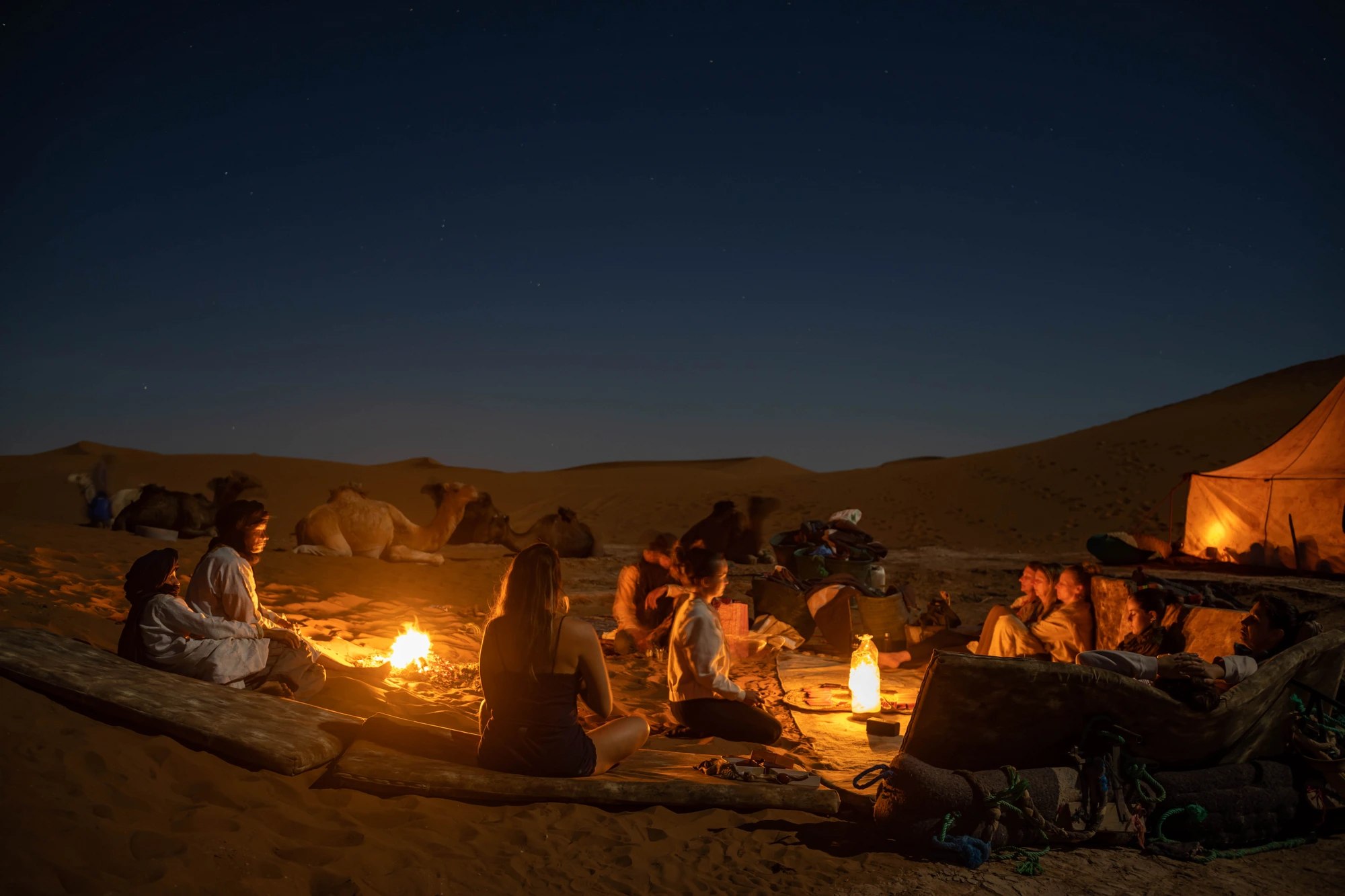 Le groupe au bivouac avec les dromadaires